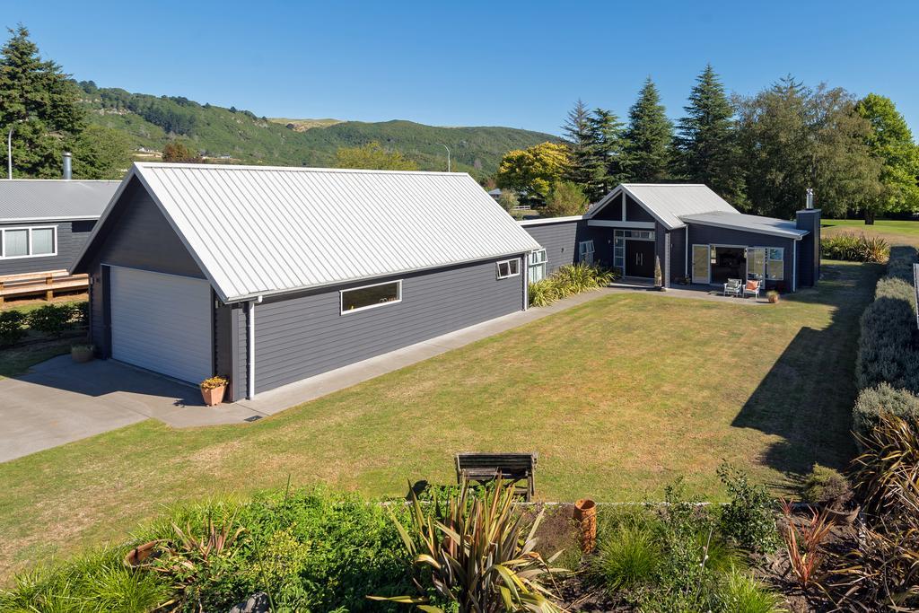 Lupin Lodge Bed & Breakfast Taupo Exterior photo