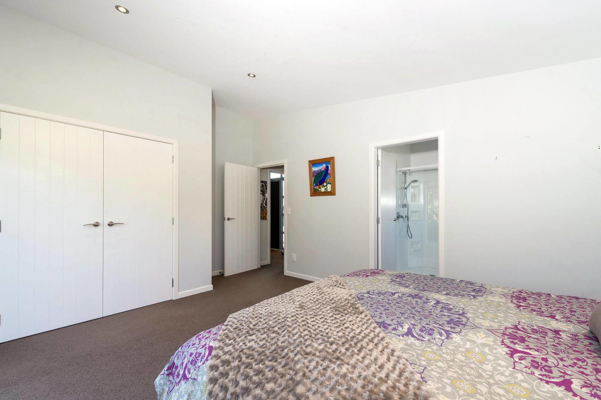 Lupin Lodge Bed & Breakfast Taupo Exterior photo