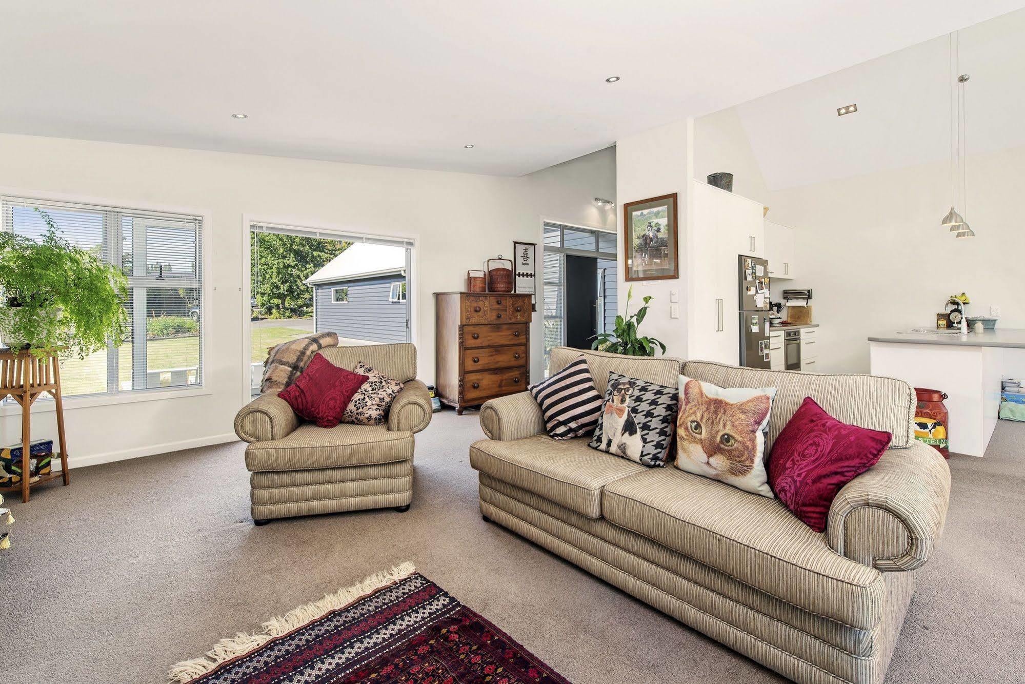 Lupin Lodge Bed & Breakfast Taupo Exterior photo