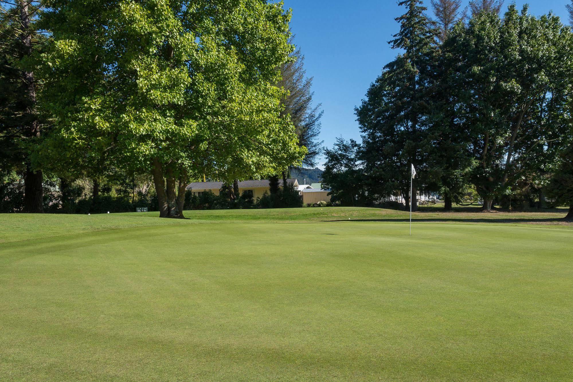 Lupin Lodge Bed & Breakfast Taupo Exterior photo