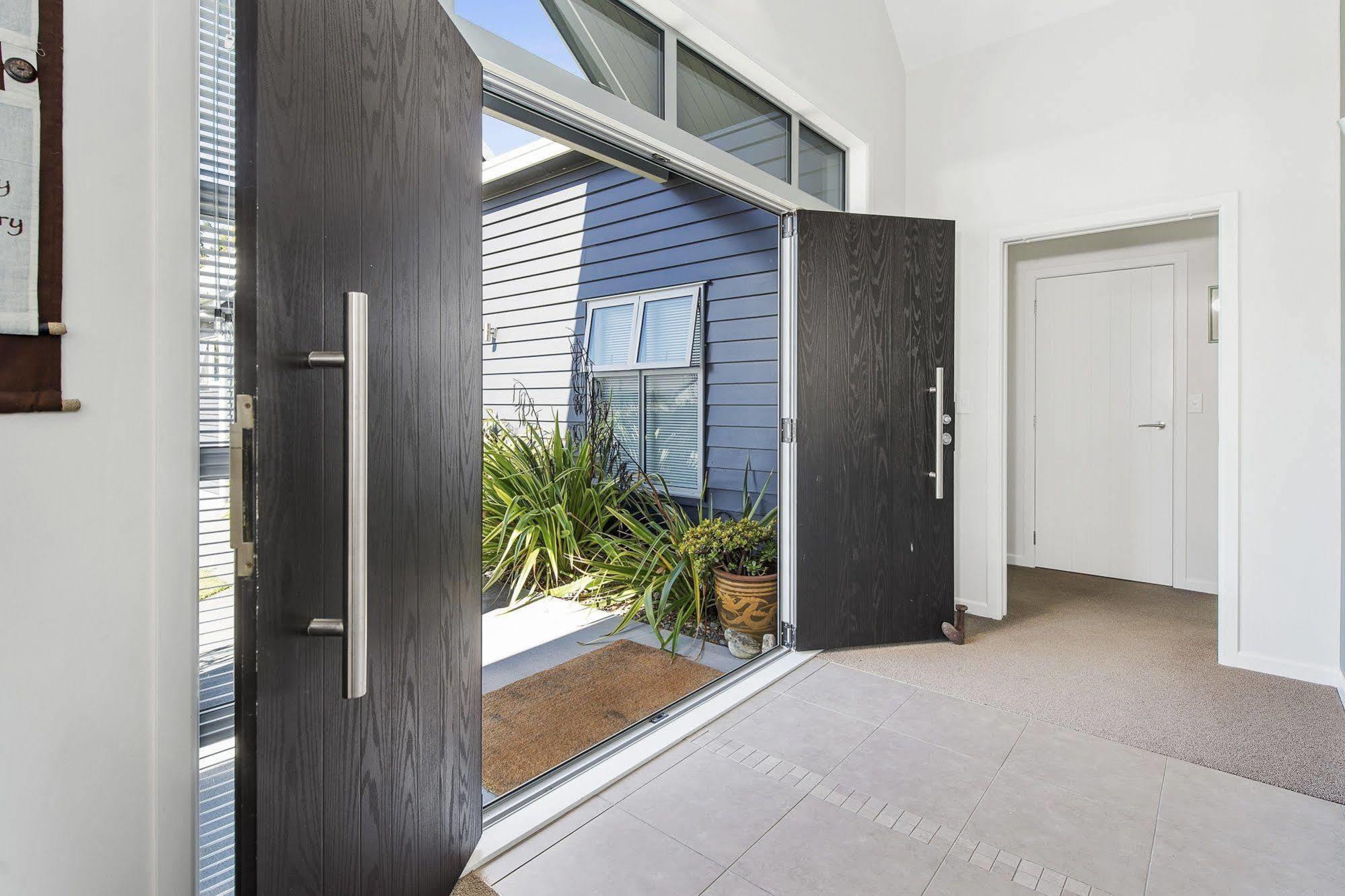 Lupin Lodge Bed & Breakfast Taupo Exterior photo